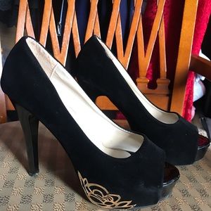 Dixuanni Heels- black with a golden rose